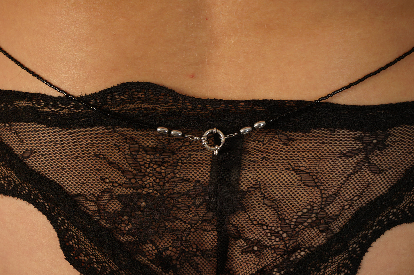 Bijou de corps noir et perles d'hématite